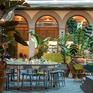 4* ホテル 25hours Piazza San Paolino
